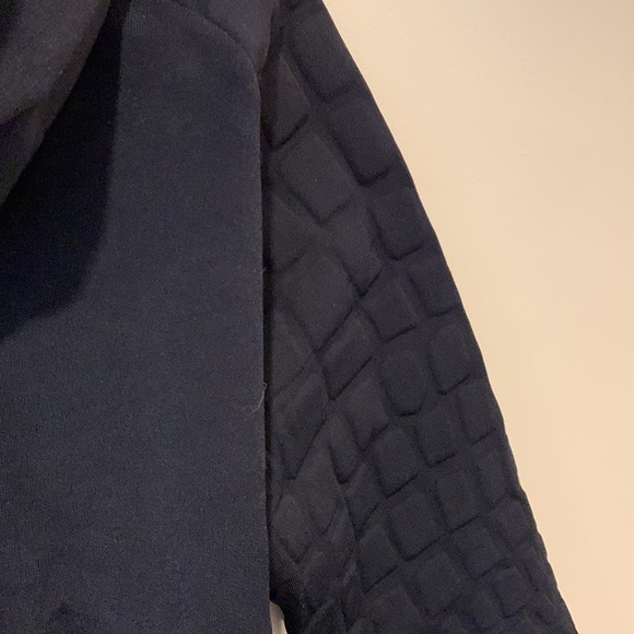 Black knitted hoodie with padded sleeves detail - Picture 4 of 5